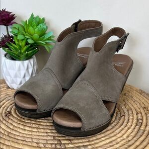Dansko Vanda Women's Beige Open-Toe Sandals US 8 EU 39